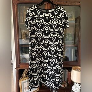 St. John Black and White Ornate Midi Dress Sz 10